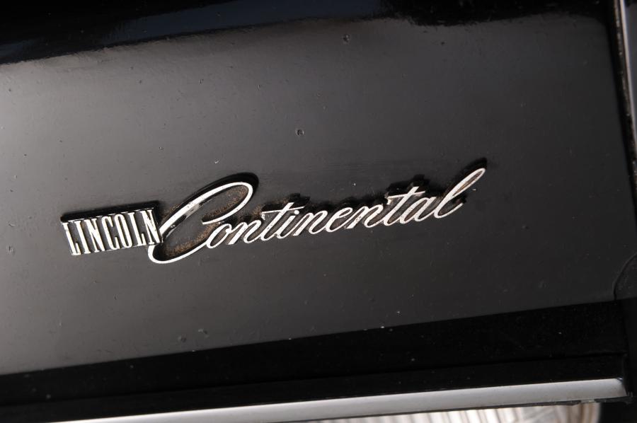  Lincoln Continental Stretch Limousine 1972 года  (фото 9 из 13)